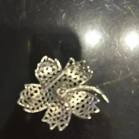 Scaly‎  Silver Tone Flower Brooches - Picture 4 of 4
